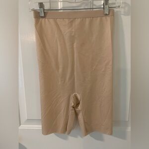 Spanx Size M High Waisted Mid Thigh Short NWOT
